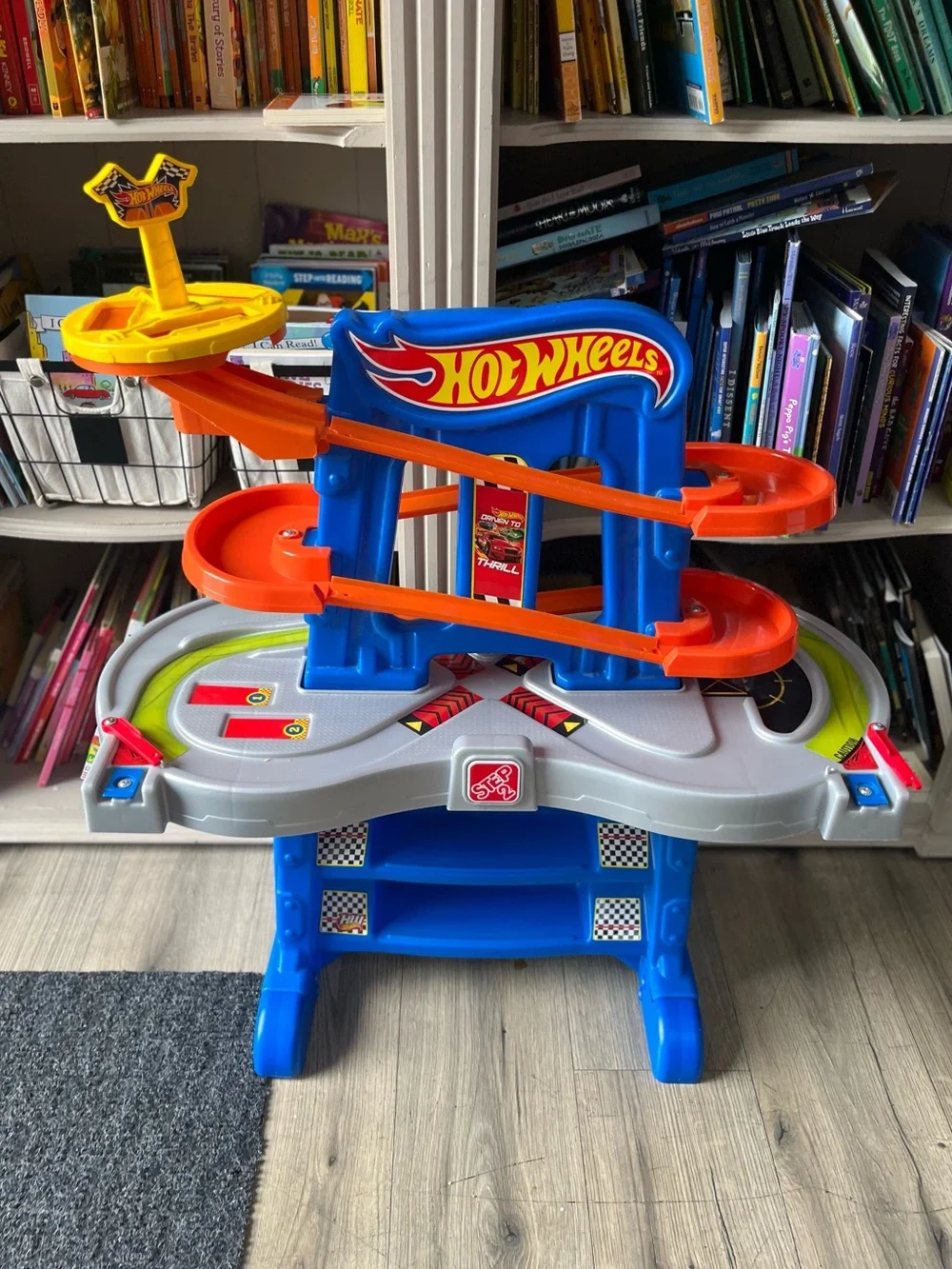 Hot Wheels Step2 Hot Wheels Road Rally Raceway DIE-CAST Car Play Table